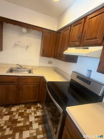 335 Glendale Avenue G11, Bridgeport, CT 06606