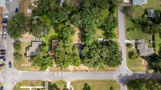 324 Dixie Street, Crestview, FL 32536