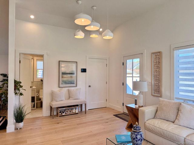 28 Alanson Lane, Hampton Bays, NY 11946