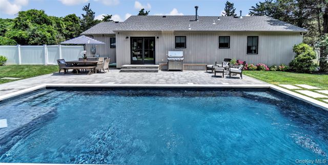 28 Alanson Lane, Hampton Bays, NY 11946