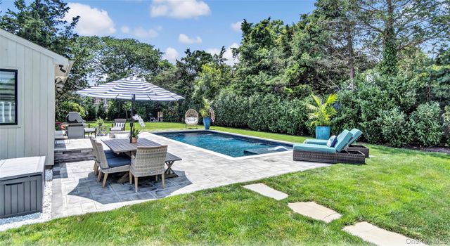 28 Alanson Lane, Hampton Bays, NY 11946