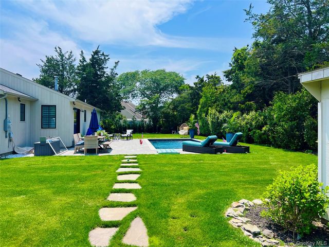 28 Alanson Lane, Hampton Bays, NY 11946