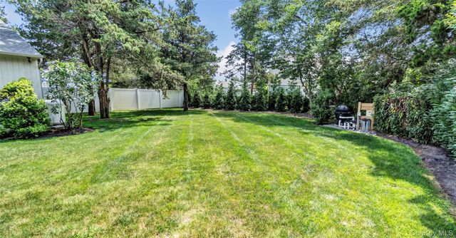 28 Alanson Lane, Hampton Bays, NY 11946