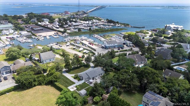 28 Alanson Lane, Hampton Bays, NY 11946