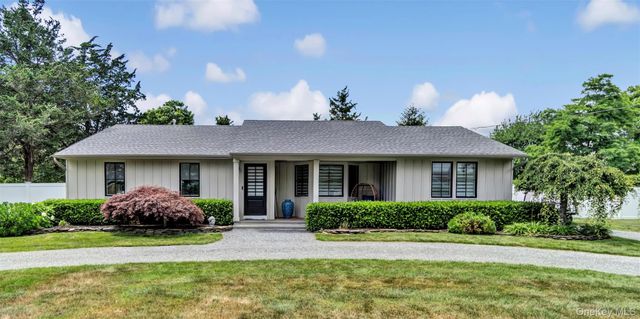 28 Alanson Lane, Hampton Bays, NY 11946