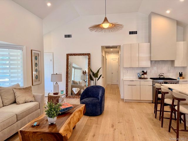 28 Alanson Lane, Hampton Bays, NY 11946