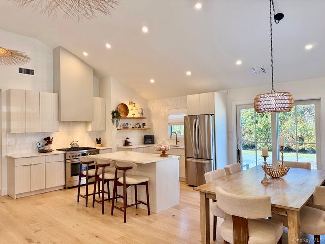 28 Alanson Lane, Hampton Bays, NY 11946