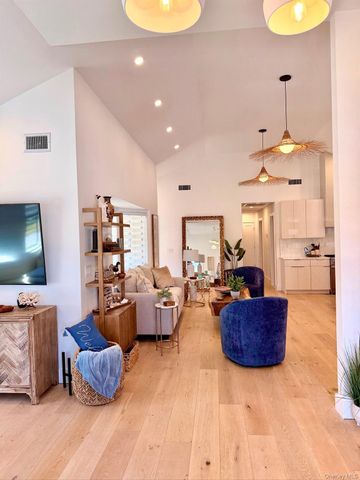 28 Alanson Lane, Hampton Bays, NY 11946