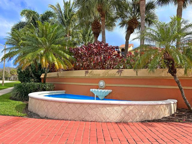 200 Uno Lago Drive 201, Juno Beach, FL 33408