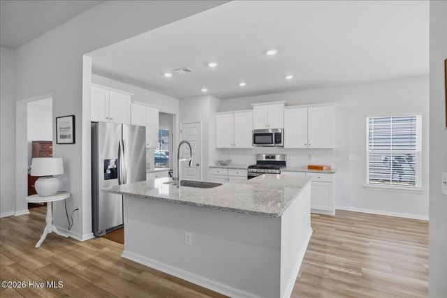 9152 Island Shore Avenue, Calabash, NC 28467