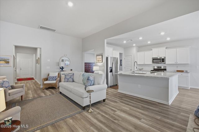 9152 Island Shore Avenue, Calabash, NC 28467