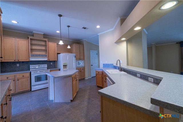 1400 Seminole Trail, Dale, TX 78616