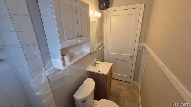 1419 Fox Street Upper, Fenton, MI 48220