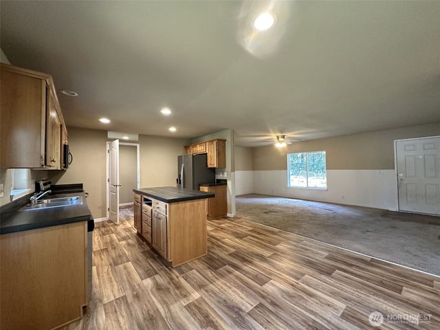21 E Eastlake Dr, Shelton, WA 98584