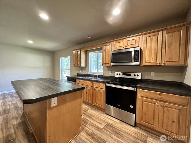 21 E Eastlake Dr, Shelton, WA 98584
