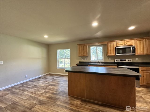 21 E Eastlake Dr, Shelton, WA 98584