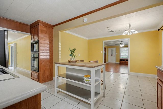 130 San Fernando Drive, Galveston, TX 77550