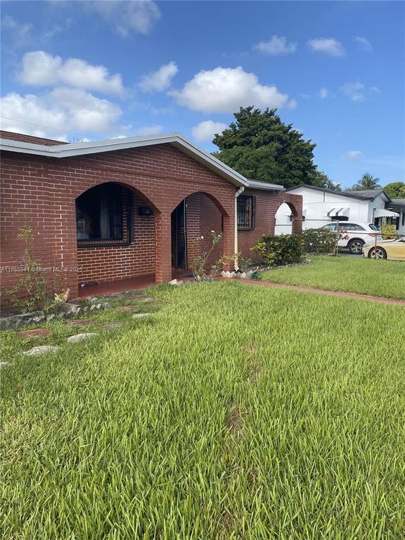 3510 NW 211th St, Miami Gardens, FL 33056