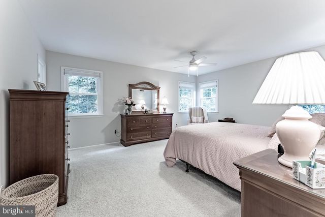 9117 SANTAYANA DR, Fairfax, VA 22031