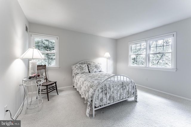 9117 SANTAYANA DR, Fairfax, VA 22031