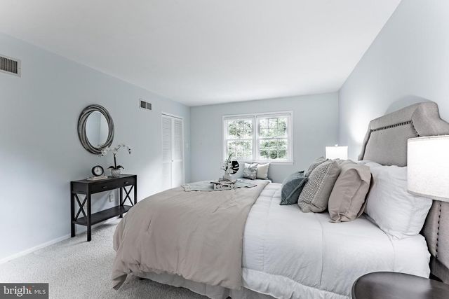 9117 SANTAYANA DR, Fairfax, VA 22031