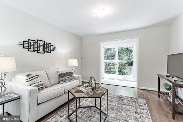 9117 SANTAYANA DR, Fairfax, VA 22031