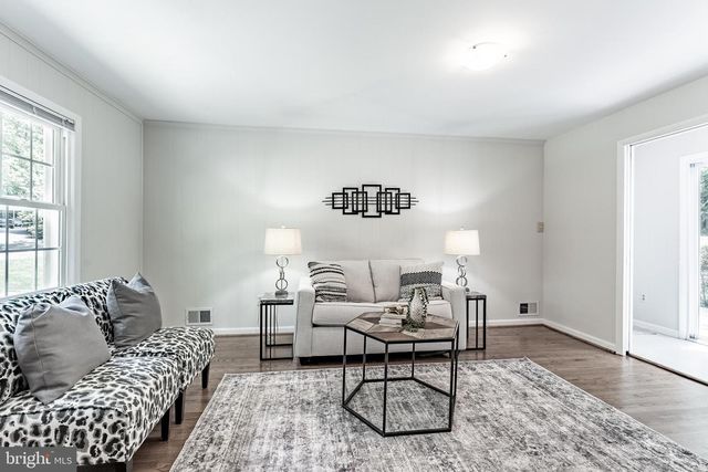 9117 SANTAYANA DR, Fairfax, VA 22031