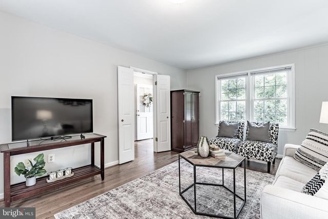 9117 SANTAYANA DR, Fairfax, VA 22031