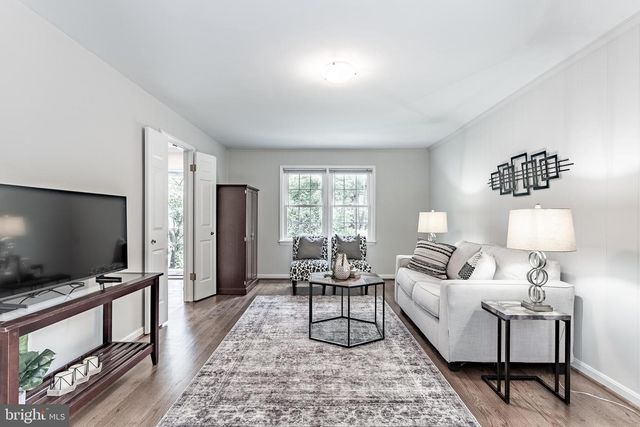 9117 SANTAYANA DR, Fairfax, VA 22031