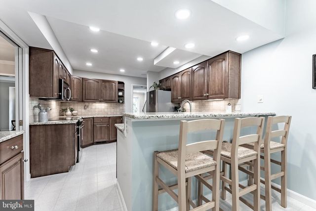 9117 SANTAYANA DR, Fairfax, VA 22031