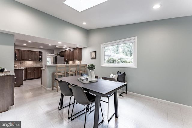 9117 SANTAYANA DR, Fairfax, VA 22031