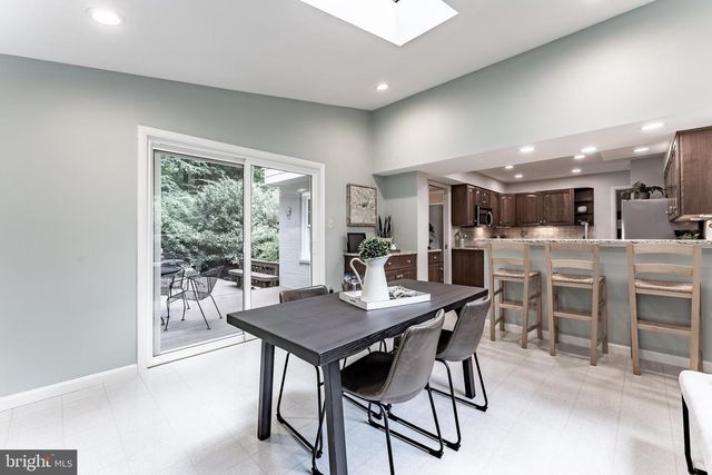 9117 SANTAYANA DR, Fairfax, VA 22031