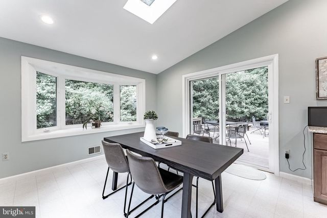 9117 SANTAYANA DR, Fairfax, VA 22031