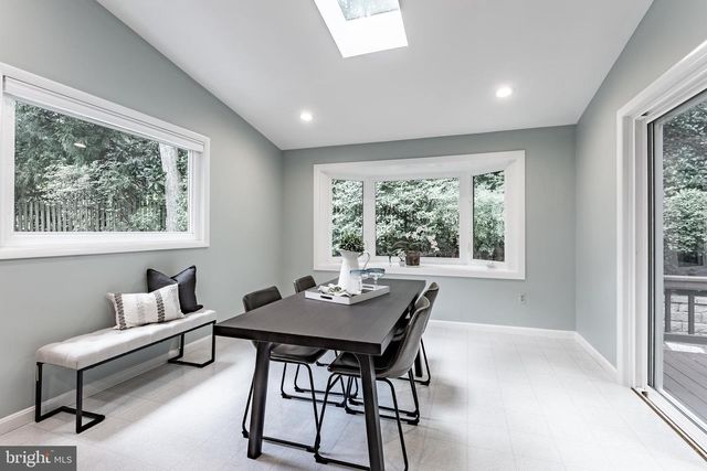 9117 SANTAYANA DR, Fairfax, VA 22031