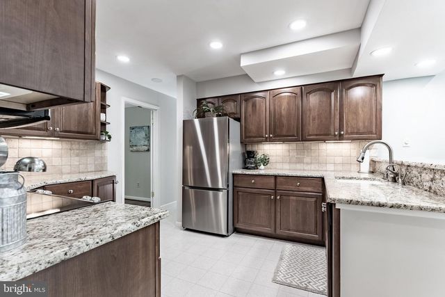 9117 SANTAYANA DR, Fairfax, VA 22031