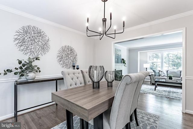 9117 SANTAYANA DR, Fairfax, VA 22031