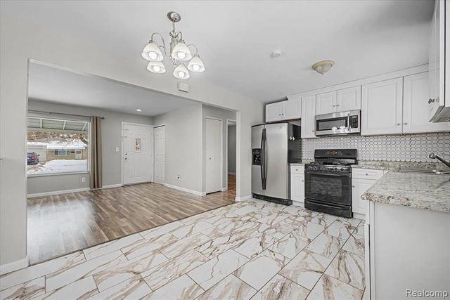 32961 Wexford Drive, Warren, MI 48092