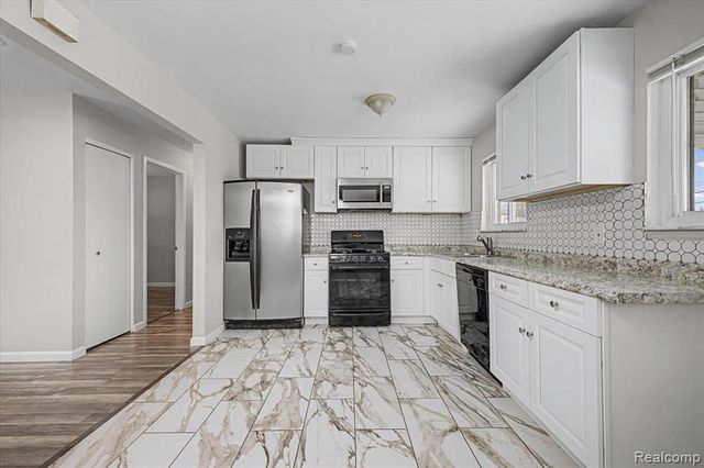 32961 Wexford Drive, Warren, MI 48092