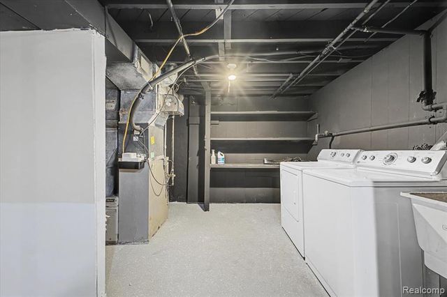 32961 Wexford Drive, Warren, MI 48092