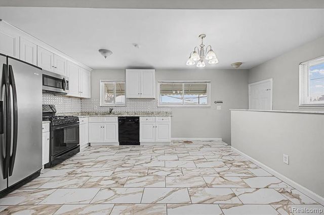 32961 Wexford Drive, Warren, MI 48092