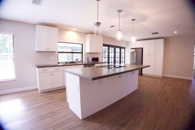 700 N Perry Avenue, Jupiter, FL 33458