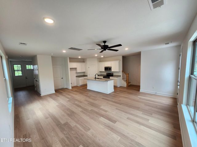 1821 Bennett Village Drive, Maryville, TN 37804