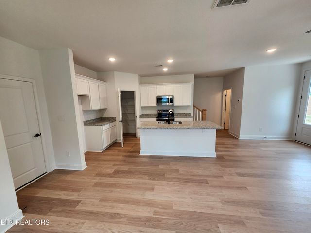 1821 Bennett Village Drive, Maryville, TN 37804