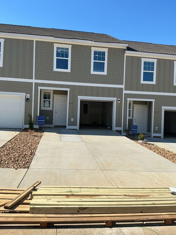 219 Darlington Drive, Dickson, TN 37055