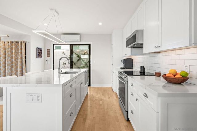 909 Olive Ave, Coronado, CA 92118
