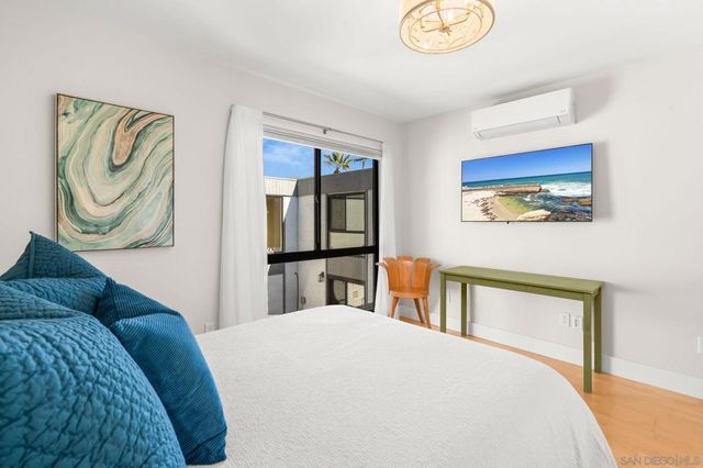 909 Olive Ave, Coronado, CA 92118