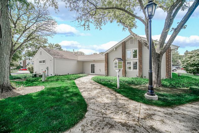 5S027 Pebble Beach Court, Naperville, IL 60563