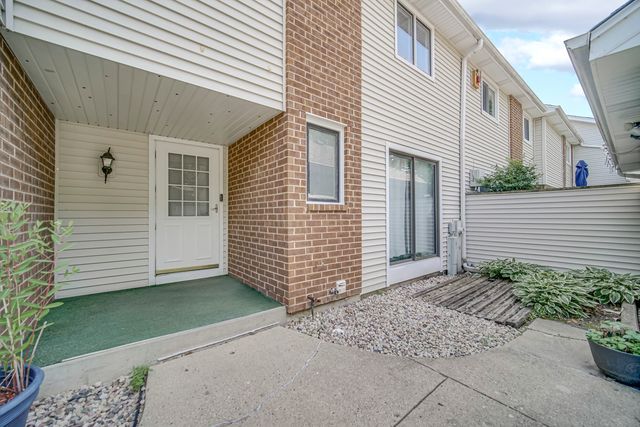 5S027 Pebble Beach Court, Naperville, IL 60563