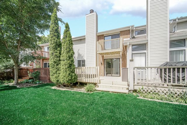 5S027 Pebble Beach Court, Naperville, IL 60563