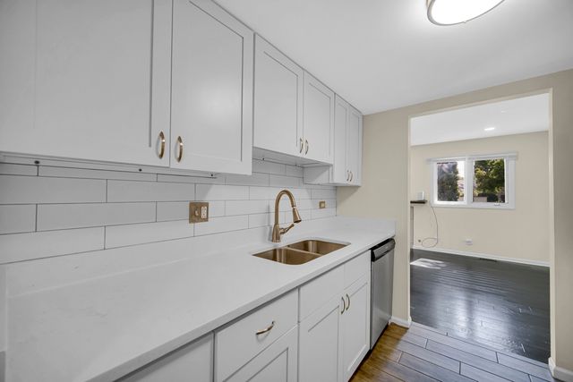5S027 Pebble Beach Court, Naperville, IL 60563